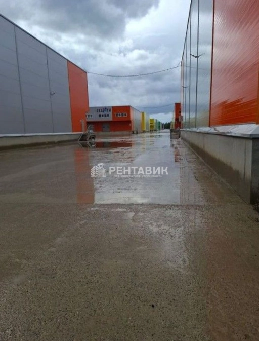 Склад Ломоносовский площадью 750 квадратных метров
