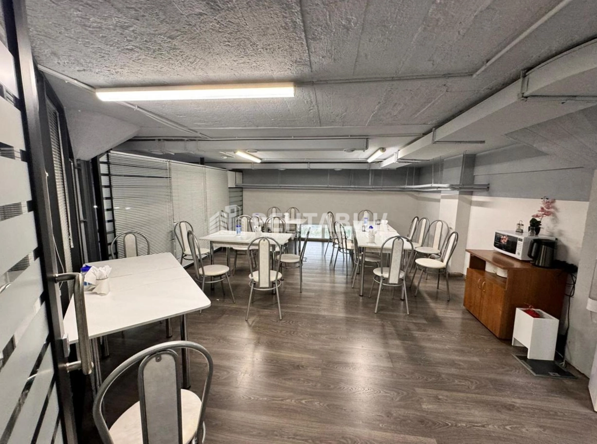 Офис W Plaza I площадью 345 квадратных метров
