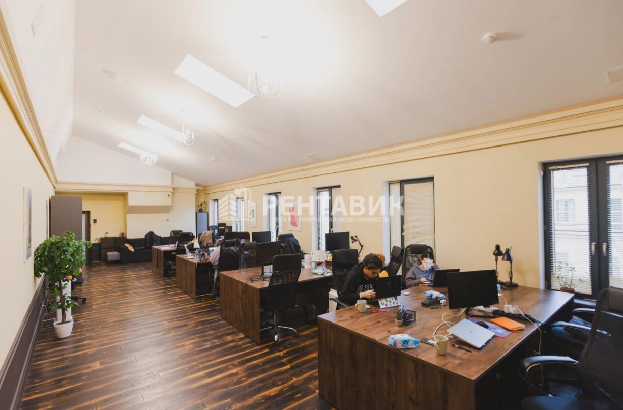 Офис Пассаж площадью 362 квадратных метров
