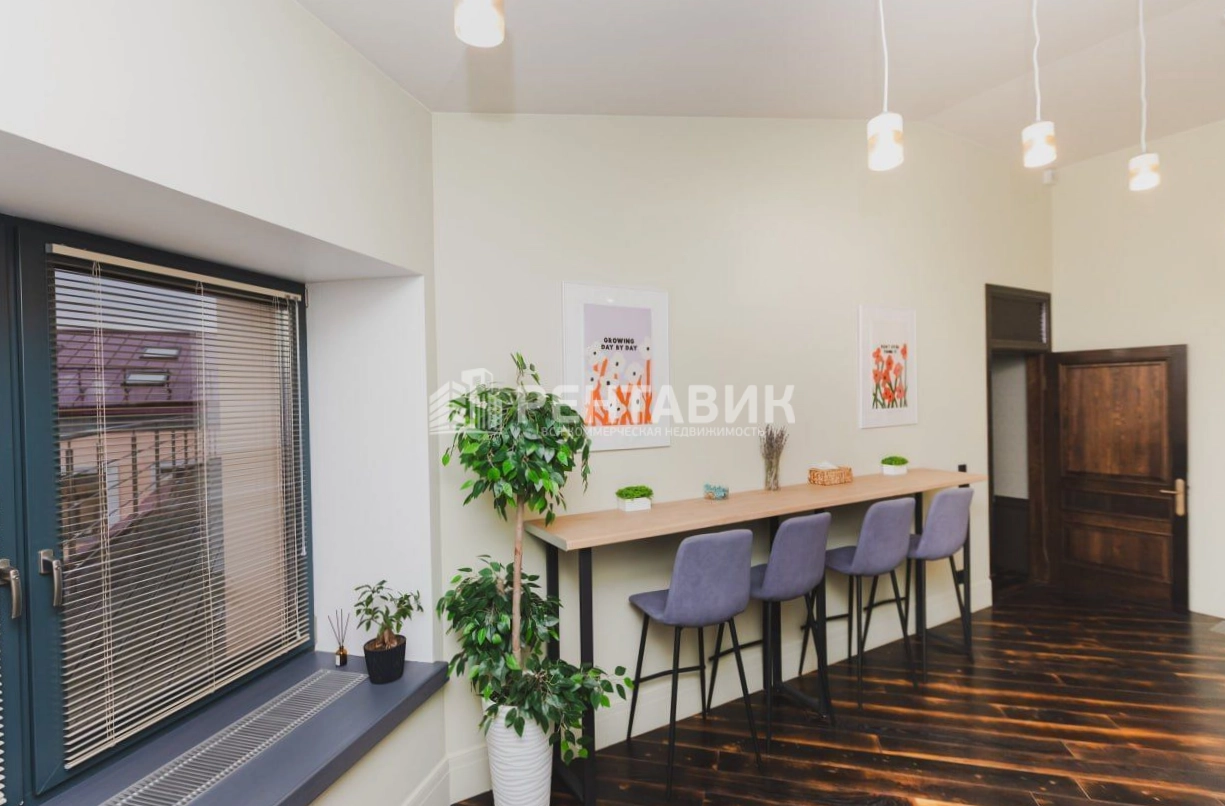 Офис Пассаж площадью 362 квадратных метров