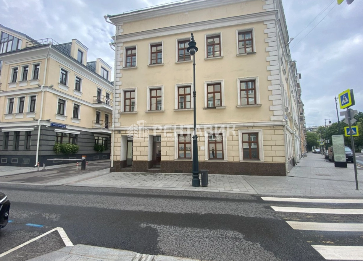 Здание Большой Лёвшинский 1-11 по адресу г Москва, Большой Лёвшинский пер, д 1/11