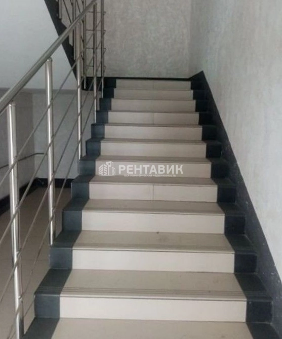 Помещение свободного назначения Перрон площадью 320.8 квадратных метров