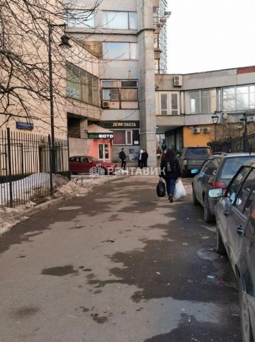 Торговая площадь Весна на Новом Арбате площадью 1698 квадратных метров