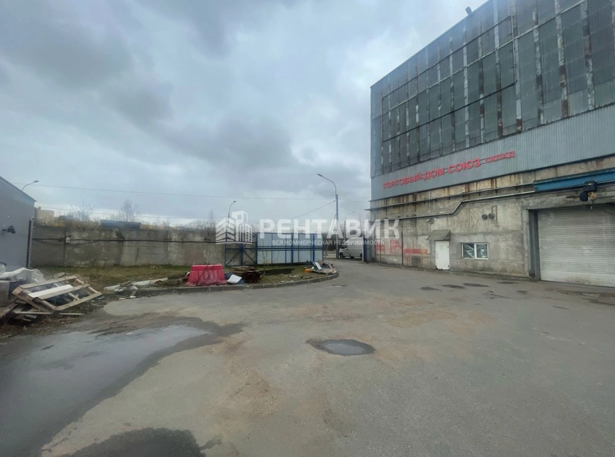 Здание целиком Мурзинский площадью 10400 квадратных метров