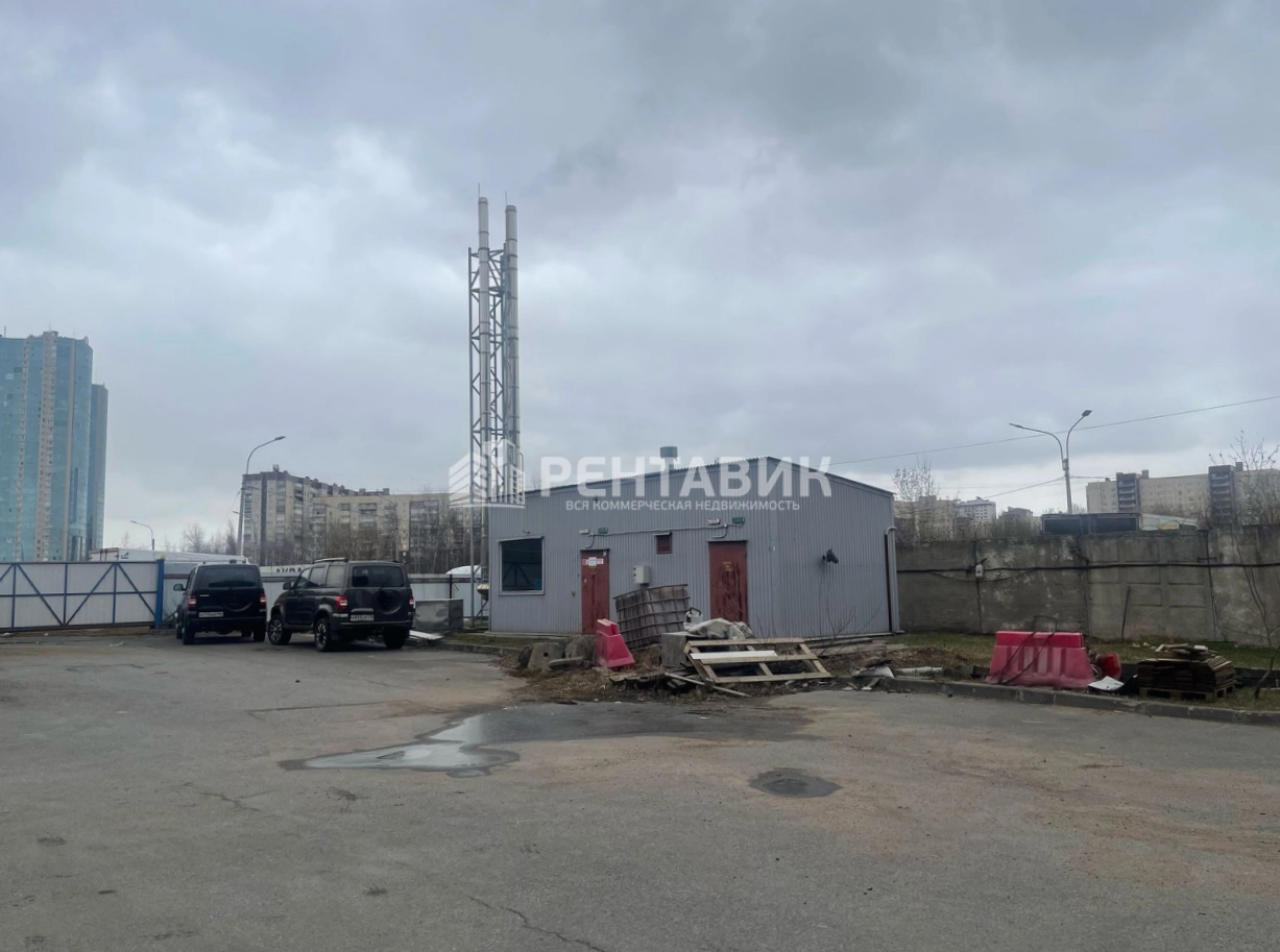 Здание целиком Мурзинский площадью 10400 квадратных метров