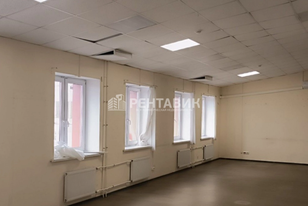 Склад Урал Плаза площадью 800 квадратных метров