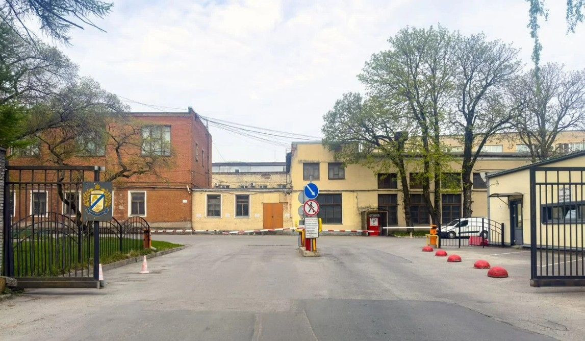 фасад дома, Бизнес-центр Новочеркасский, 1Р по адресу г Санкт-Петербург, Новочеркасский пр-кт, д 1 литера Р