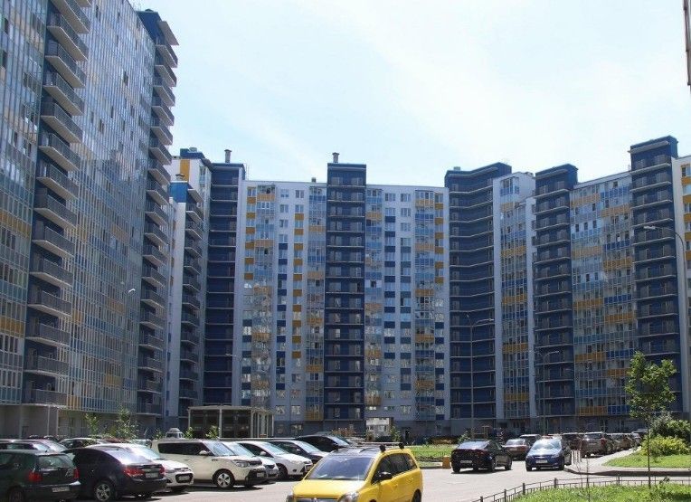 фасад дома, здание по адресу Ленинградская обл, Всеволожский р-н, г Кудрово, ул Пражская, д 15
