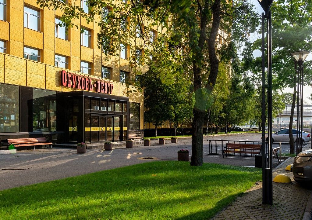 фасад дома, здание по адресу г Санкт-Петербург, пр-кт Обуховской Обороны, д 271