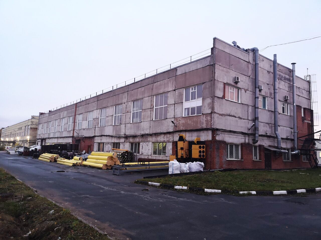 фасад дома, здание по адресу г Санкт-Петербург, поселок Металлострой, на Металлострой дорога, д 5 литера П