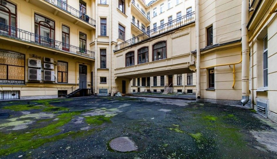 фасад дома, здание по адресу г Санкт-Петербург, ул Кирочная, д 24