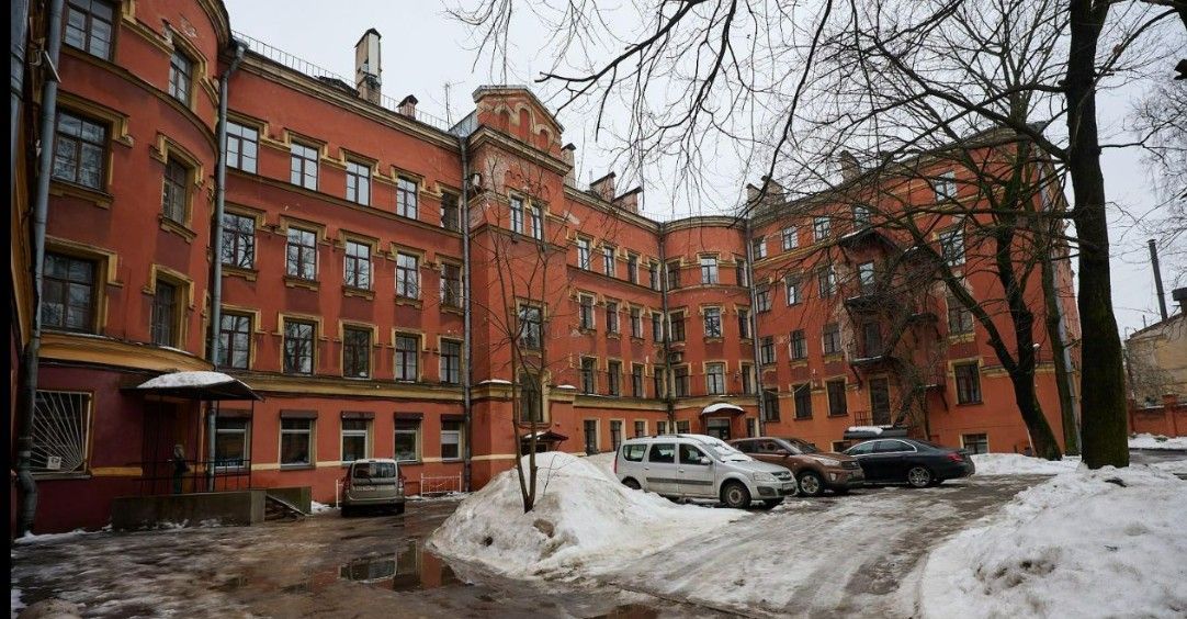 фасад дома, здание по адресу г Санкт-Петербург, ул Черняховского, д 6/10