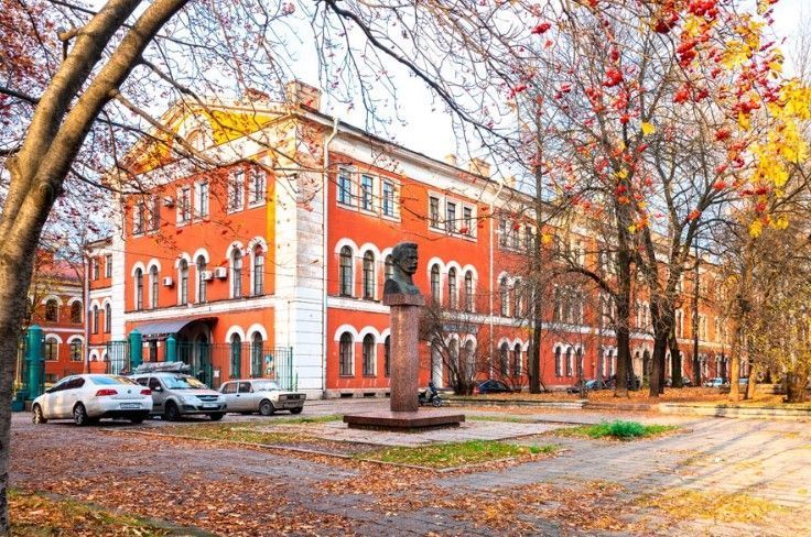 фасад дома, здание по адресу г Санкт-Петербург, ул Комсомола, д 1-3 