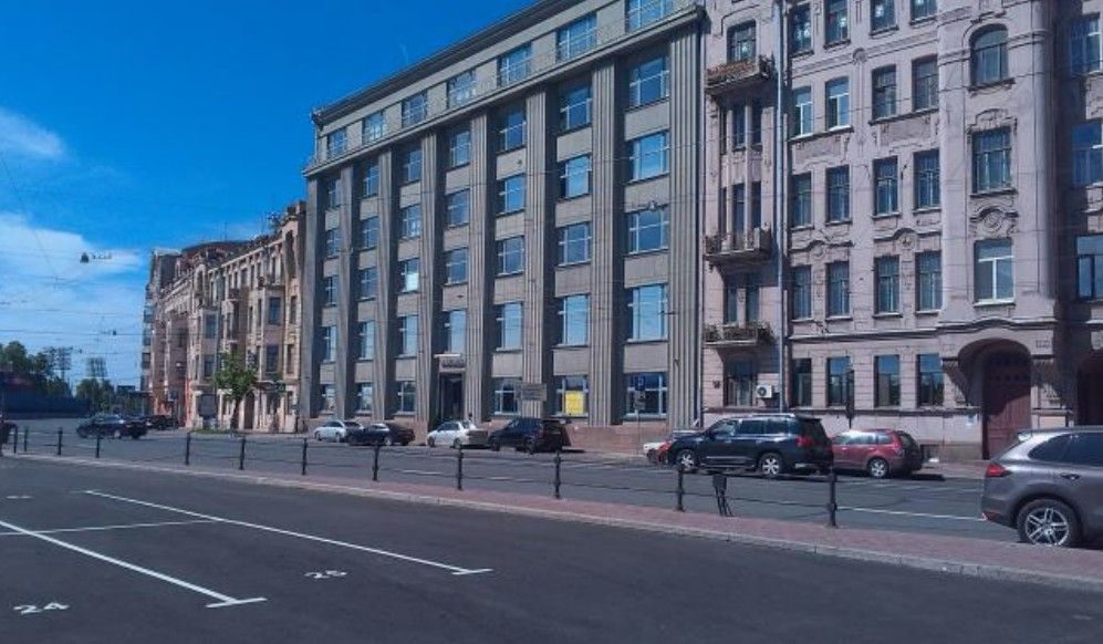 фасад дома, здание по адресу г Санкт-Петербург, пр-кт Добролюбова, д 11 к 1
