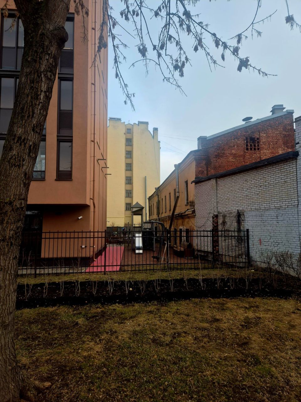 фасад дома, Бизнес-центр Курляндская, 10-12К по адресу г Санкт-Петербург, ул Курляндская, д 10-12 литера К