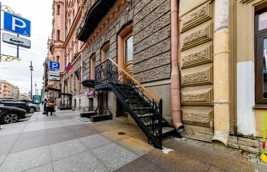 фасад дома, здание по адресу г Санкт-Петербург, ул Кирочная, д 24