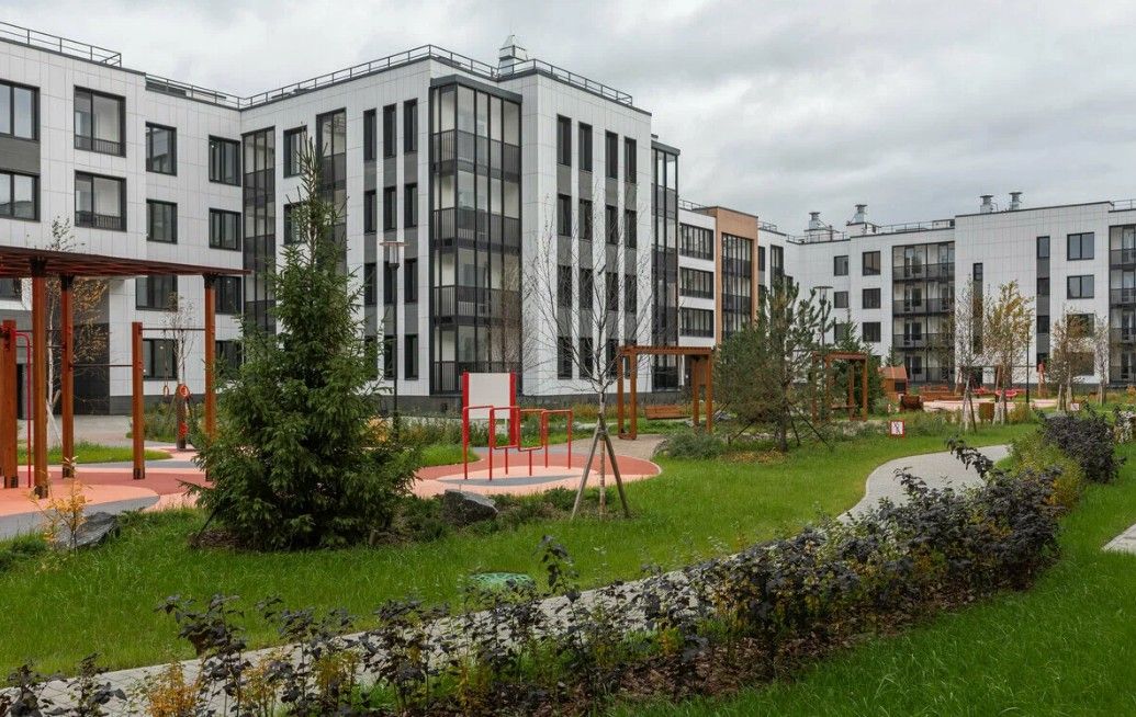 фасад дома, здание по адресу г Санкт-Петербург, поселок Шушары, тер Детскосельский, Колпинское шоссе, д 129 стр 1
