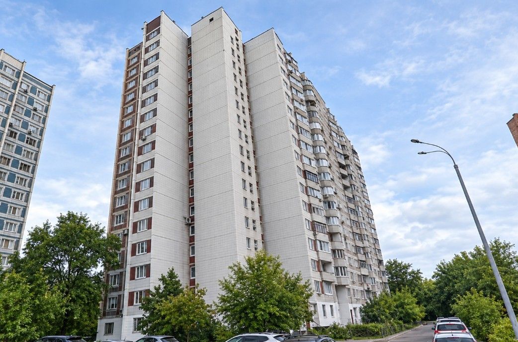 фасад дома, здание по адресу г Москва, пр-д Берингов, д 1
