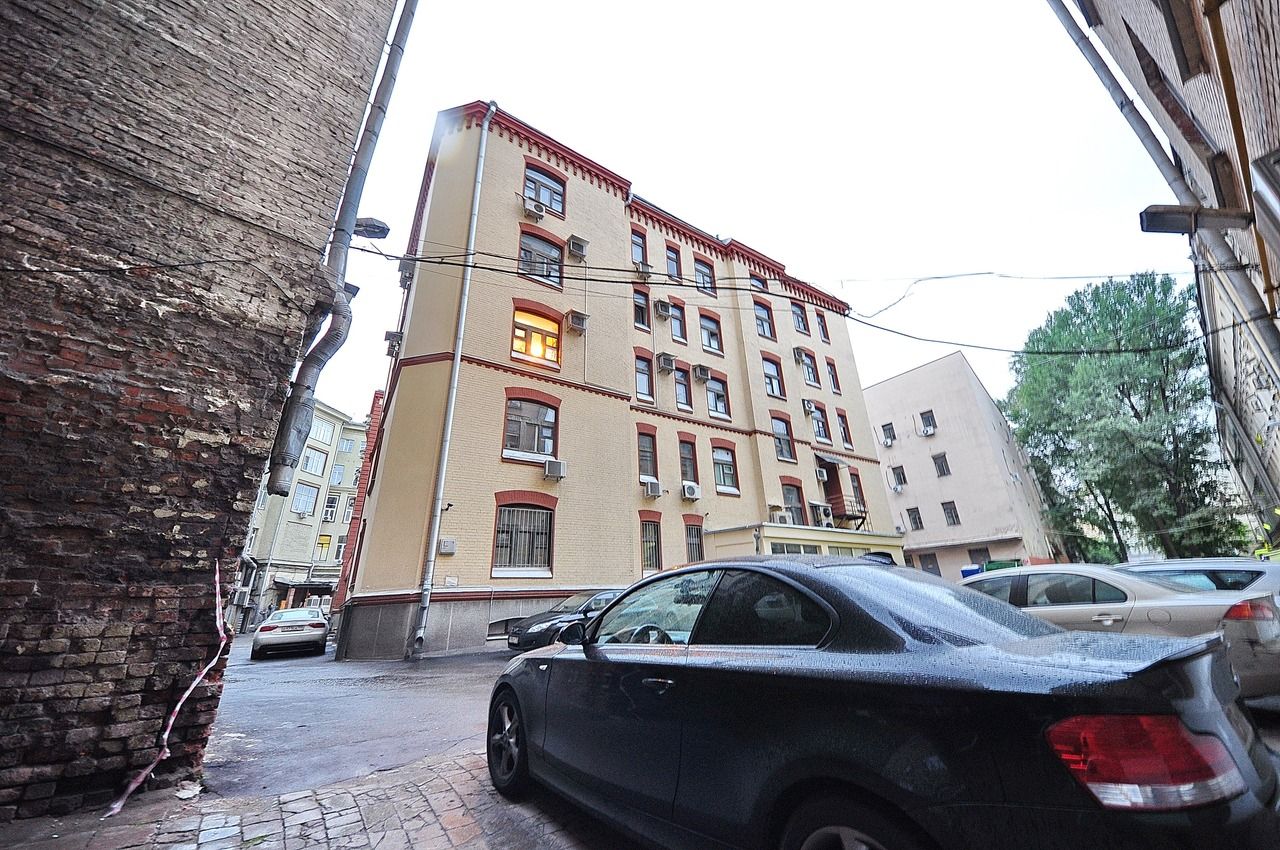 фасад дома, здание по адресу г Москва, ул Петровка, д 15/13 стр 5 