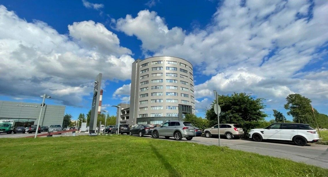 фасад дома, здание по адресу г Санкт-Петербург, Октябрьская наб, д 10 к 1 стр 1