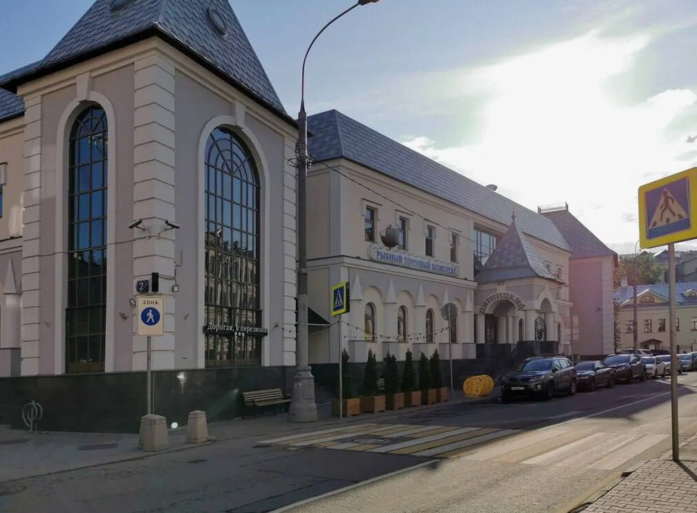 Компания-организатор мероприятий арендовала помещение свободного назначения 435 м2 по адресу: Пятницкий пер, д 2. Москва
