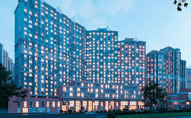 фасад дома, здание по адресу г Санкт-Петербург, ул Кустодиева, д 7 к 1 стр 1