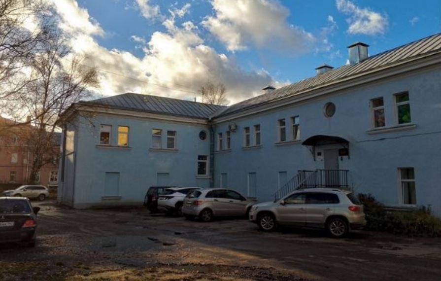 фасад дома, здание по адресу г Санкт-Петербург, поселок Металлострой, ул Школьная, д 3а