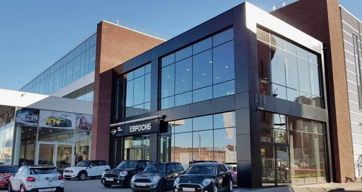 Компания из сферы автобизнеса арендовала торговую площадь 700 м2 по адресу: наб. Обводного канала, д. 72, стр 1. Санкт-Петербург
