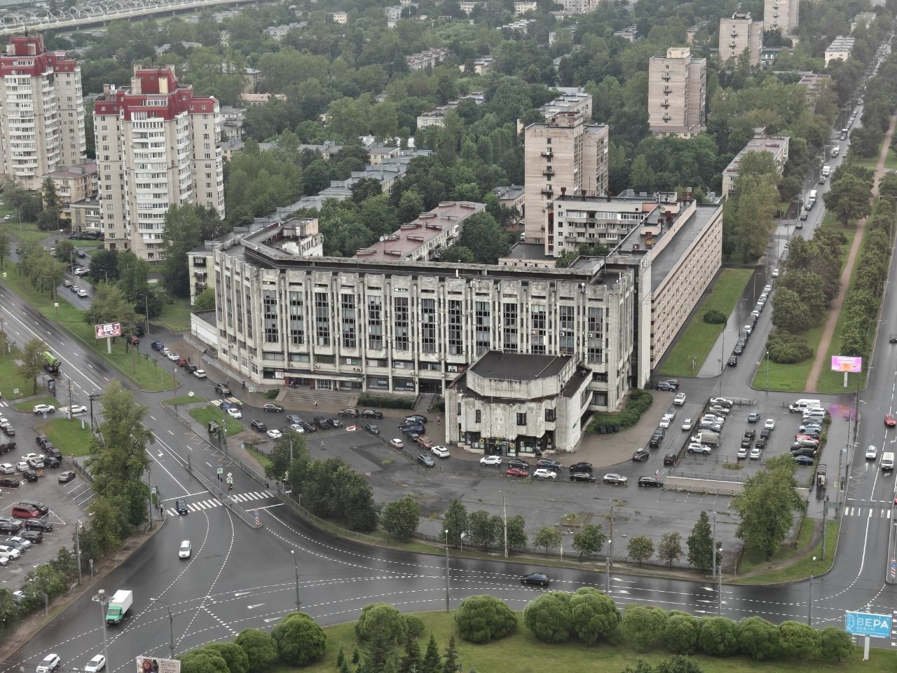 фасад дома, здание по адресу г Санкт-Петербург, пл Конституции, д 2