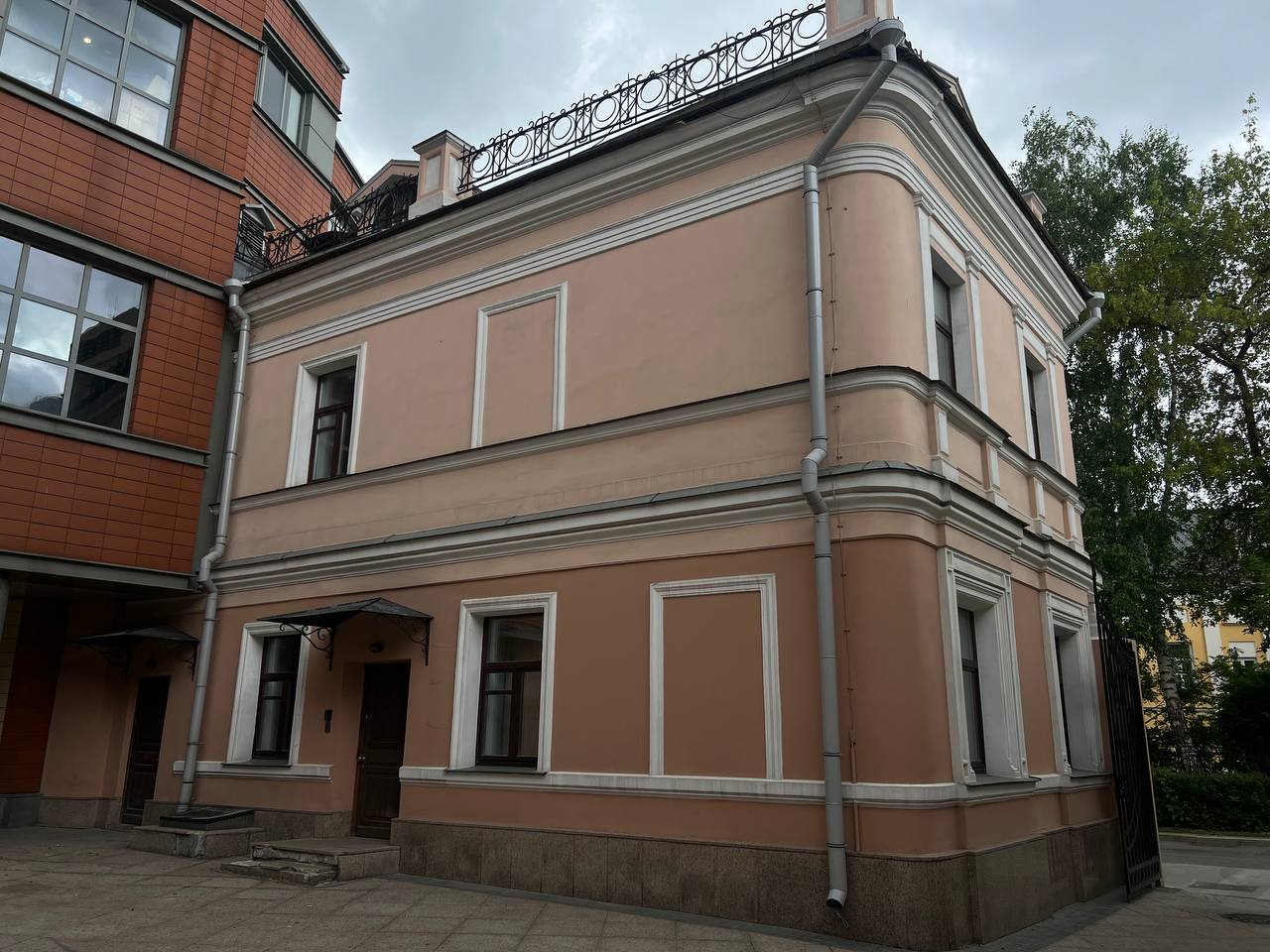 фасад дома, здание по адресу г Москва, Средний Овчинниковский пер, д 8 стр 2 