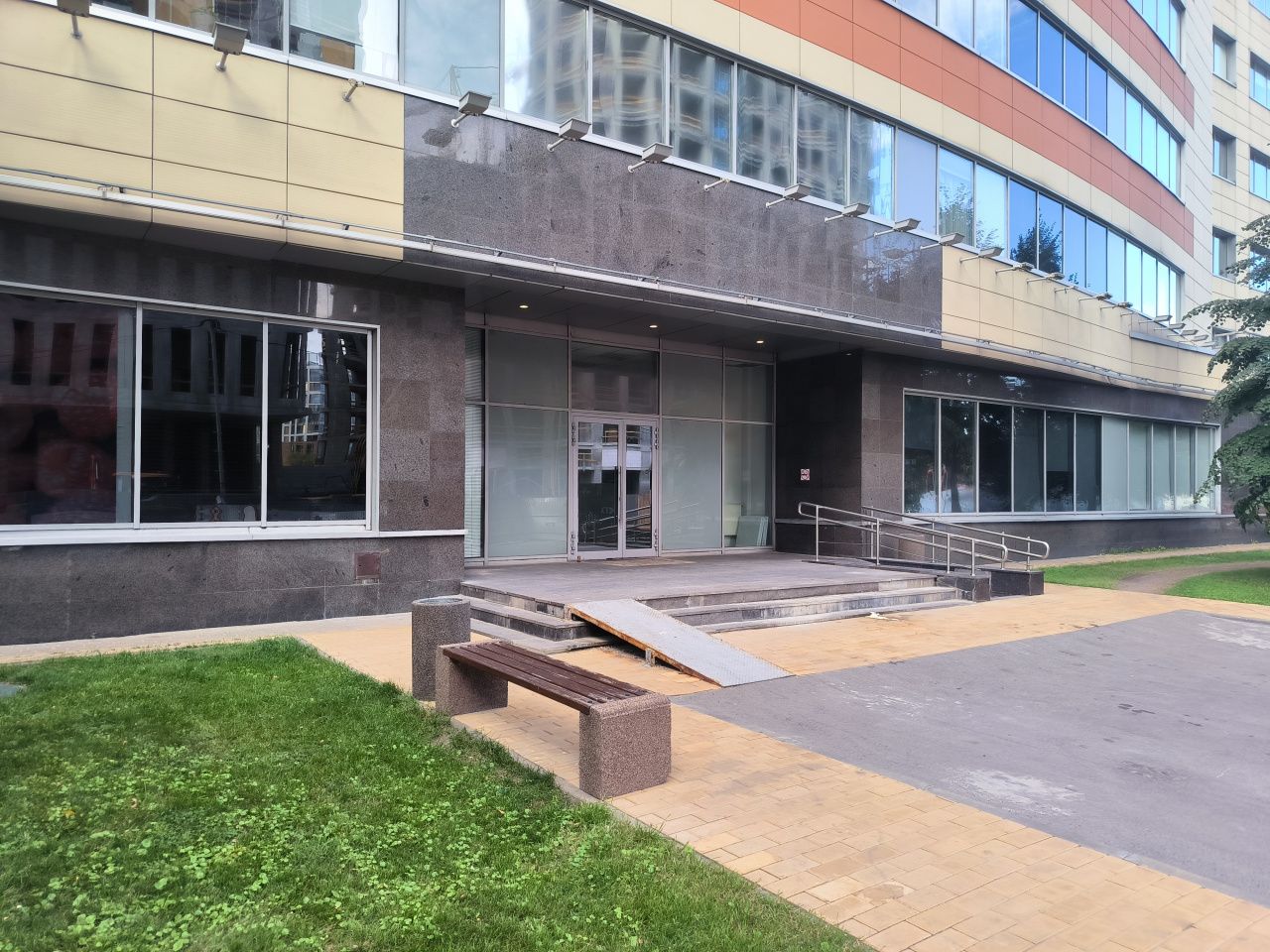 фасад дома, здание по адресу г Москва, пр-кт Андропова, д 18 к 7 