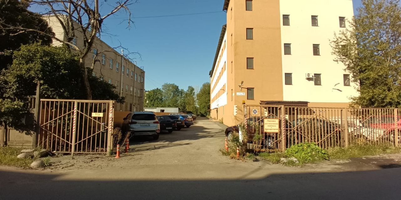 фасад дома, здание по адресу г Санкт-Петербург, ул Ивана Зубкова, д 12 стр 1 