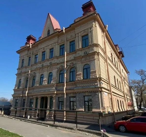 Строительная компания арендовала офис 476 м2 по адресу: ул. Большая Зеленина, д 43. Санкт-Петербург