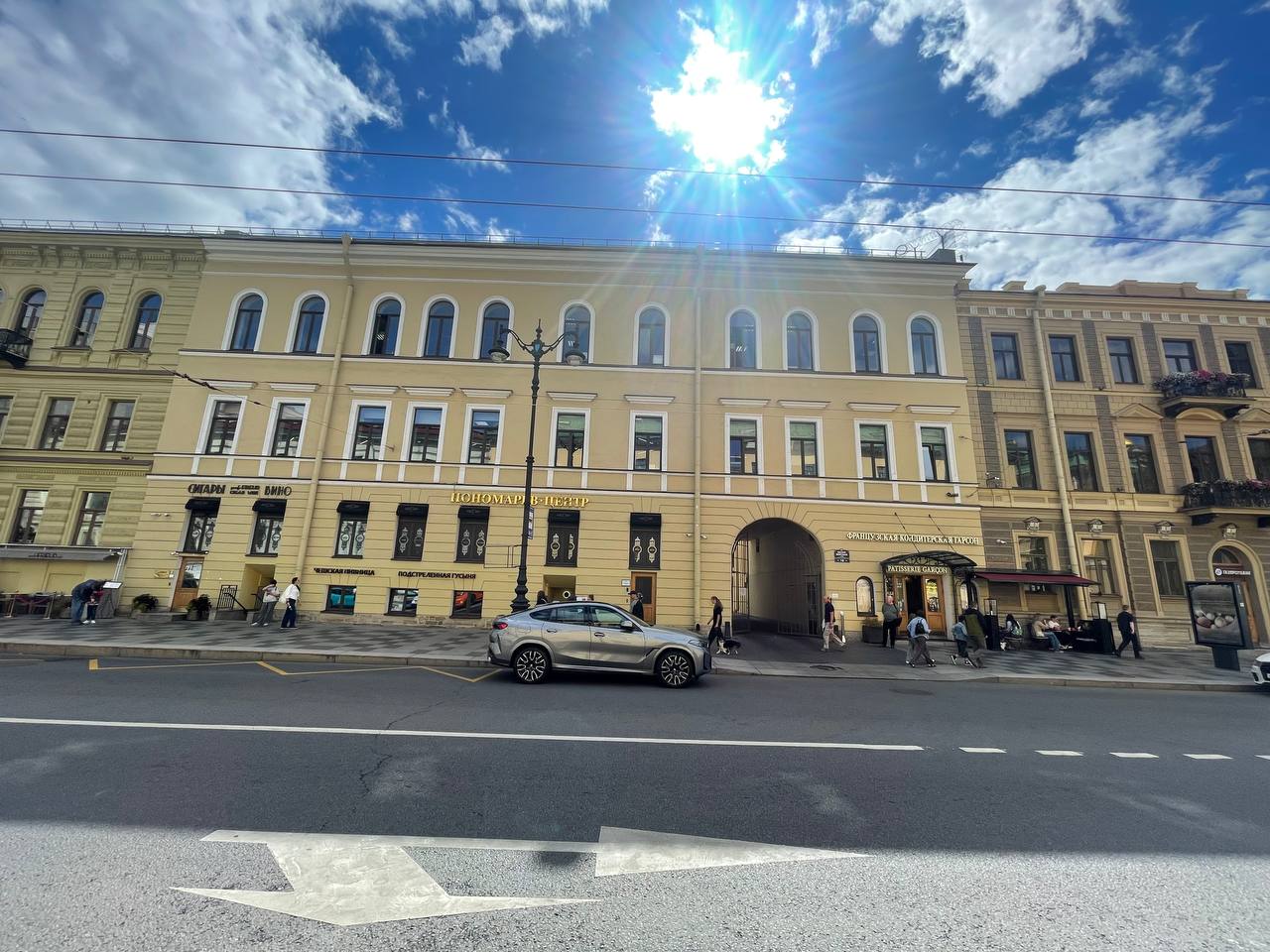фасад дома, здание по адресу г Санкт-Петербург, ул Малая Морская, д 18